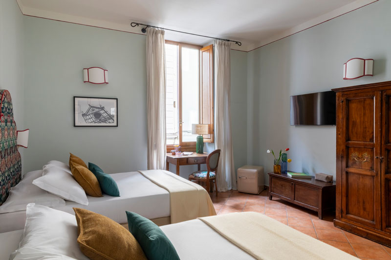 Bright Quadruple room with ensuite bathroom and desk - The Galileo Hotel, BZAR hotels in Florence