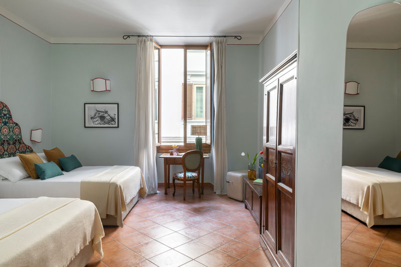 Bright Quadruple room with ensuite bathroom and desk - The Galileo Hotel, BZAR hotels in Florence - view 3