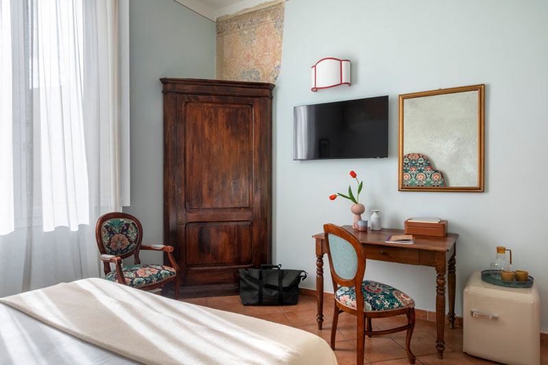 Bright and spacious Triple room near Florence train station - The Galileo Hotel, BZAR hotels in Florence
